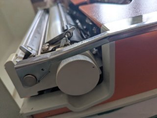 Máquina de escribir Olympia naranja