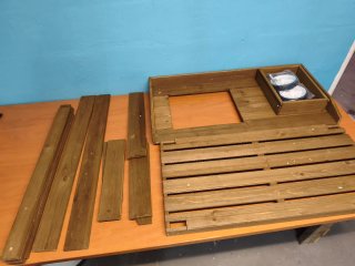 Tavolo da giardinaggio in legno