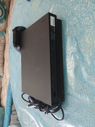 Xbox One X 1TB + 2 Giochi