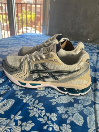 ASICS Botines Plata/Blanco Tengo tallas 44 y 45