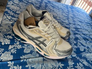 ASICS Botines Plata/Blanco Tengo tallas 44 y 45