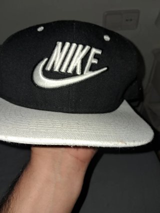 Gorra Nike Negra y Blanca Original