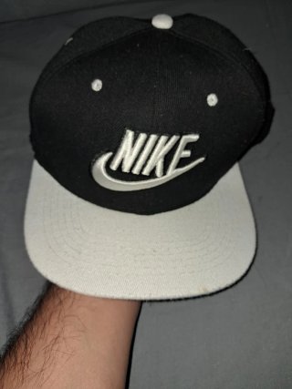 Gorra Nike Negra y Blanca Original