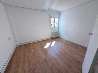 PISO EN EL CENTRO DE YECLA