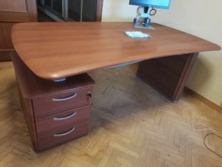 Mesa escritorio madera aglomerada con cajonera