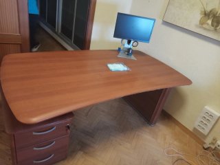 Mesa escritorio madera aglomerada con cajonera