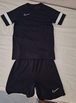 Conjunto Nike niño Talla L (11-12 años)