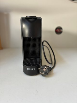 Cafetera Nespresso Krups Essenza Mini color gris
