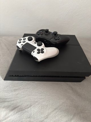 PS4 (PlayStation 4) con 2 mandos