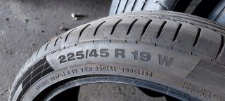 225/45 R19 96W