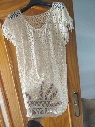 Vestido de verano de encaje beige