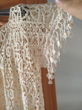 Vestido de verano de encaje beige