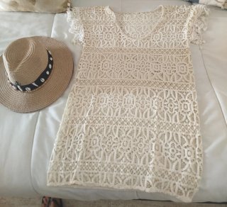 Vestido de verano de encaje beige