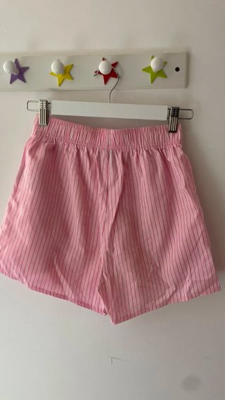Pantalón corto de rayas rosas