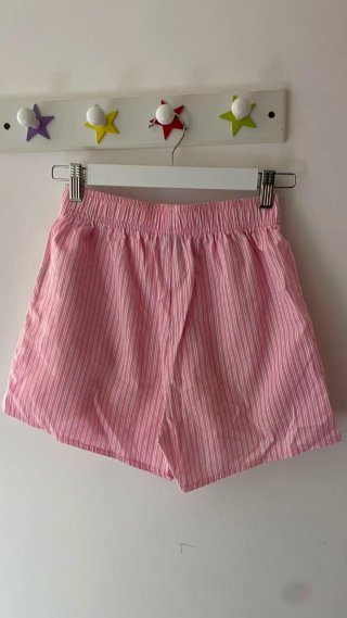 Pantalón corto de rayas rosas