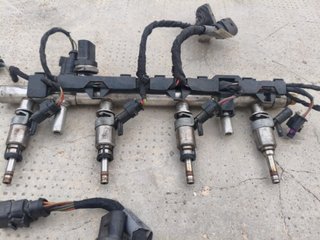 Rampas e Inyectores Golf 7 GTI 06L971627K TSI