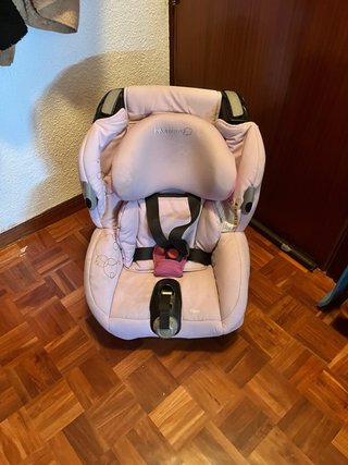 Silla de coche para bebé.  Precio negociable.