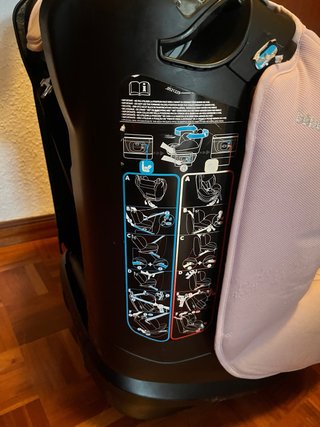 Silla de coche para bebé.  Precio negociable.