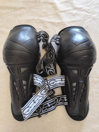 Rodilleras Moto Axo Negras