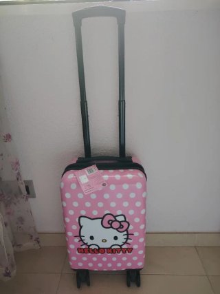 Lote Hello Kitty: Maleta, Neceser y Antifaz