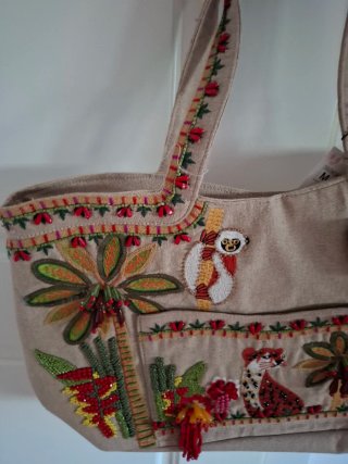 Bolso de mano tropical con abalorios