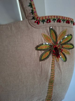 Bolso de mano tropical con abalorios