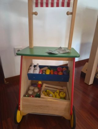 Carrito de madera para jugar