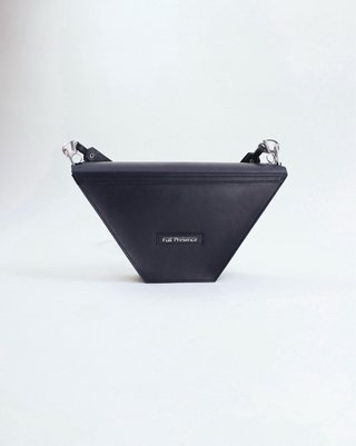 Sling bag cuero