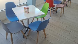 Mesa  blanca para cafetería