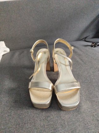 Sandalias doradas tacón plataforma