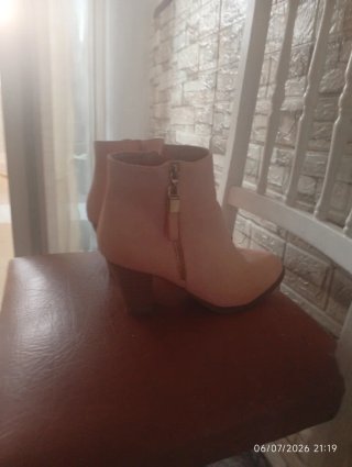 Zapatillas  botines rosas y blancas botas y bota 3