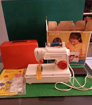 MÁQUINA DE COSER SINGER AÑOS 70
