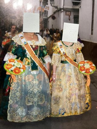 Traje de Fallera completo,con cancan y manteletas