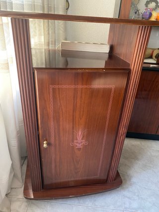 Mueble auxiliar madera con puerta y estanterias