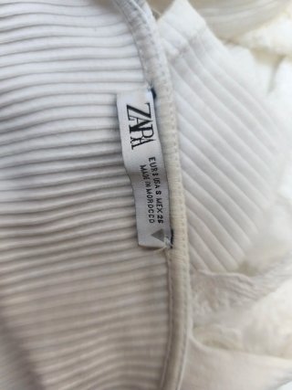 Top Zara con volantes blanco
