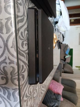 PS4 Pro Sony Negra  Y otra normal