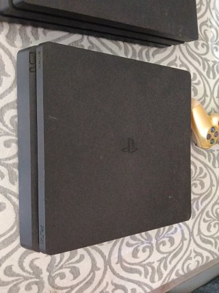 PS4 Pro Sony Negra  Y otra normal