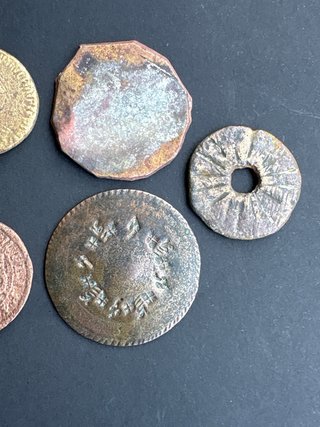 Lote de monedas antiguas sin identificar
