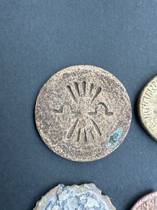 Lote de monedas antiguas sin identificar