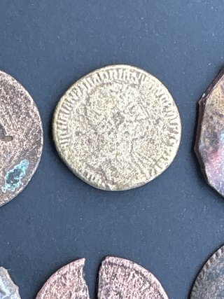 Lote de monedas antiguas sin identificar