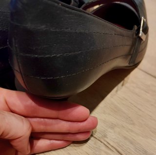 Zapatos CAPRI tacón punta afilada negros