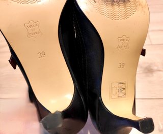 Zapatos CAPRI tacón punta afilada negros
