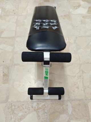 Banco de abdominales y bicicleta estática BH