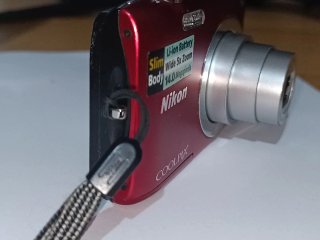 Nikon COOLPIX S2600 Fotocamera Digitale Rossa 14MP