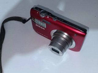 Nikon COOLPIX S2600 Fotocamera Digitale Rossa 14MP