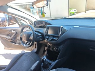 Peugeot 208 2015