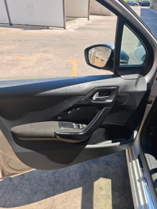 Peugeot 208 2015