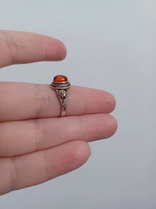 Anillo de plata y ámbar