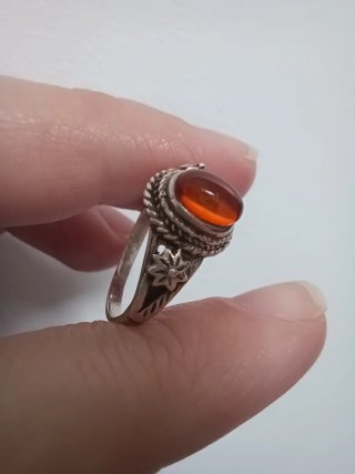 Anillo de plata y ámbar