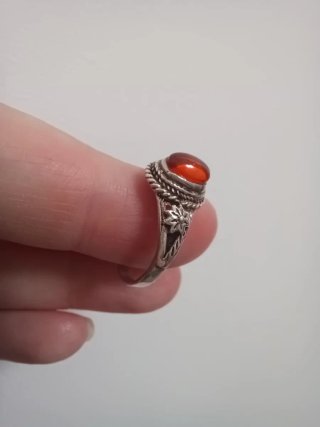 Anillo de plata y ámbar